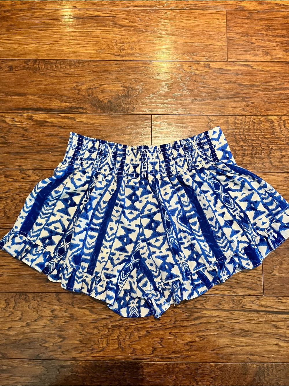 Blue Patterned Ruffle Hem Shorts size large - Picture 3 of 4